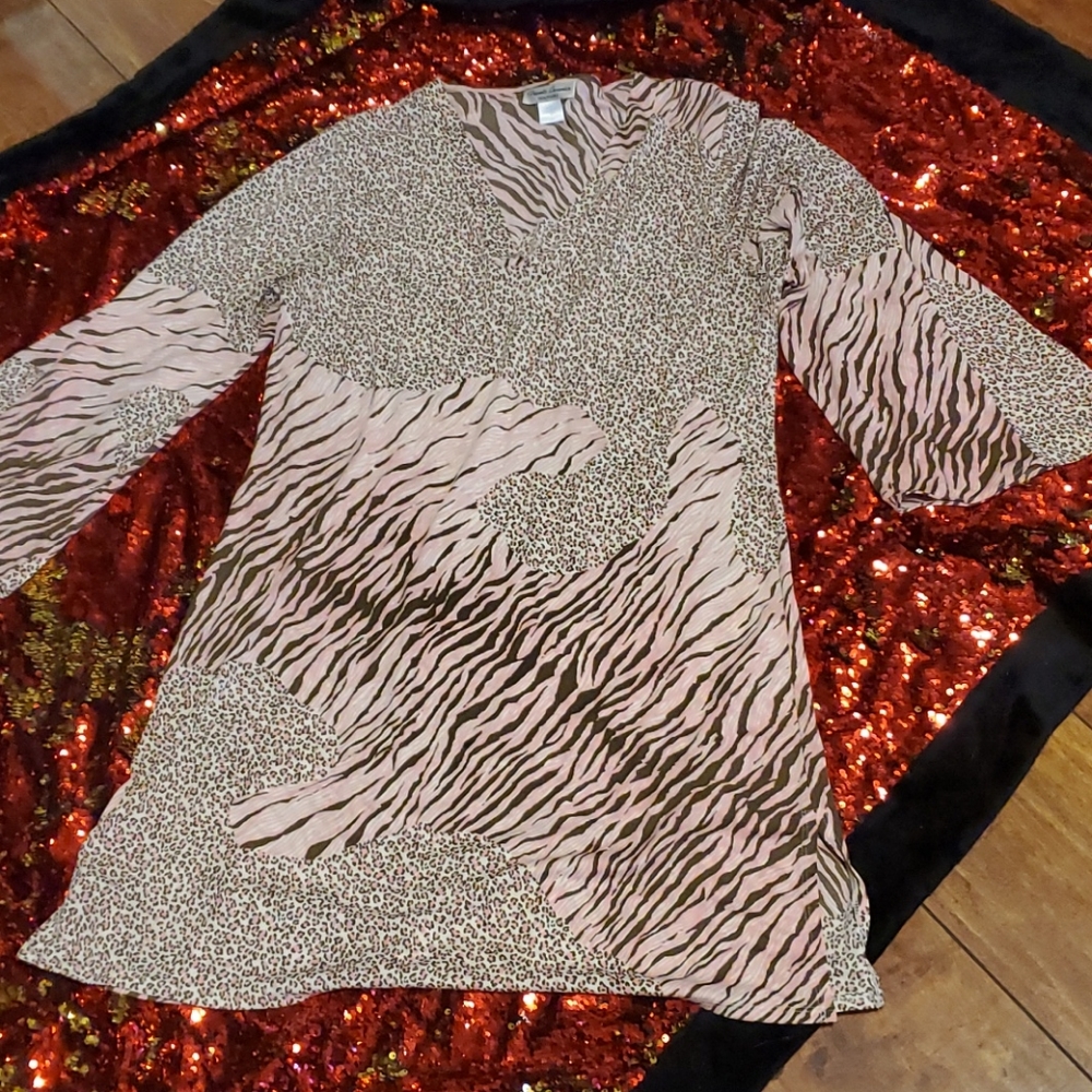 Natori bell sleeved leopard and tiger nightgown